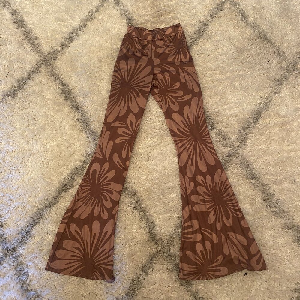 Boohoo brown floral 70's style flare leggings size small